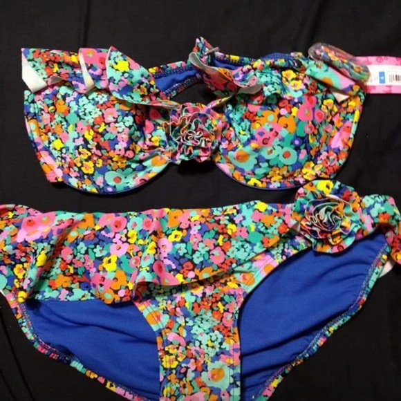 Bathing suit - Picture 2 of 2